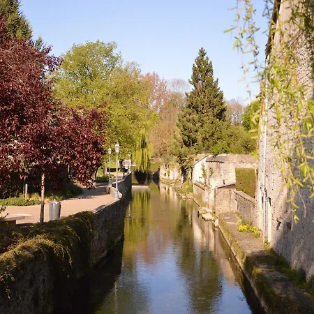 Modern Hideaway Apartment *