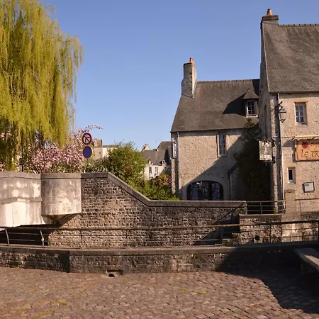 Modern Hideaway Apartment *