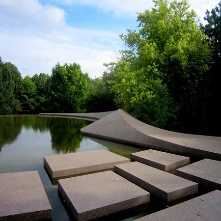 Modern Hideaway Apartment *